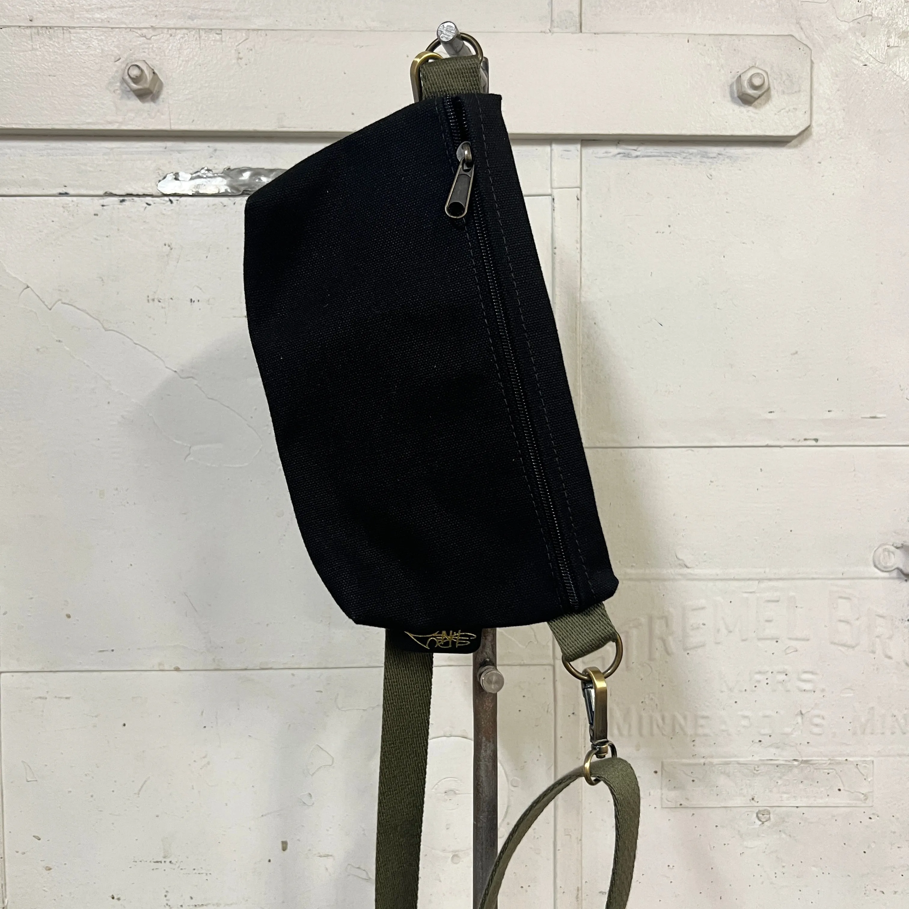 HIP POUCH